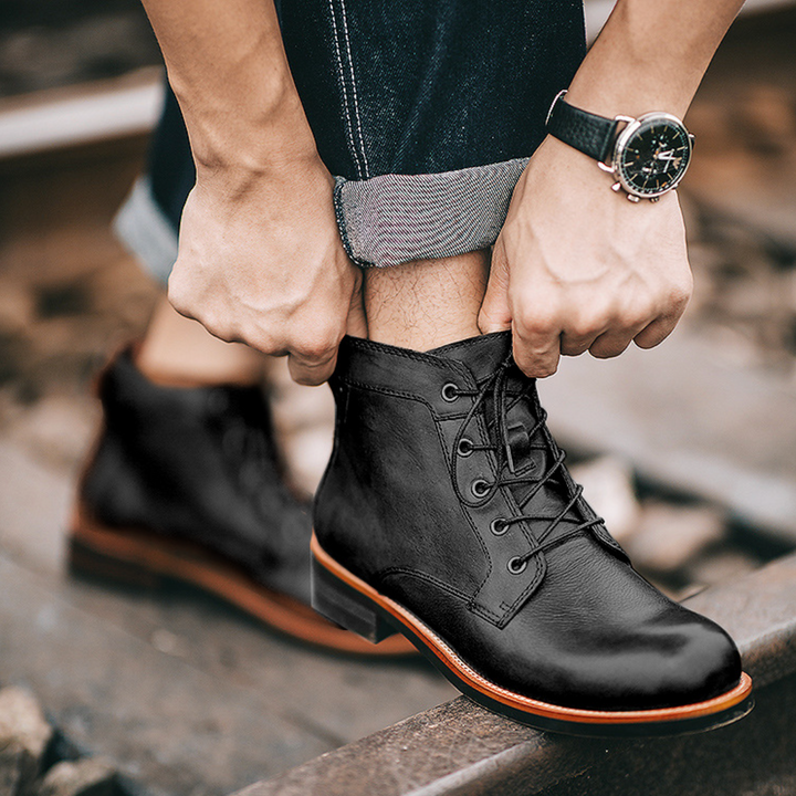 Bottes en cuir pour hommes, élégantes et robustes, style moderne, semelles solides, couleur marron, parfaites pour l'extérieu