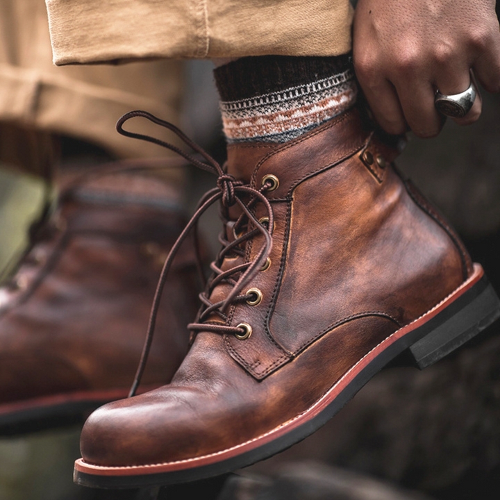 Bottes en cuir pour hommes, élégantes et robustes, style moderne, semelles solides, couleur marron, parfaites pour l'extérieu