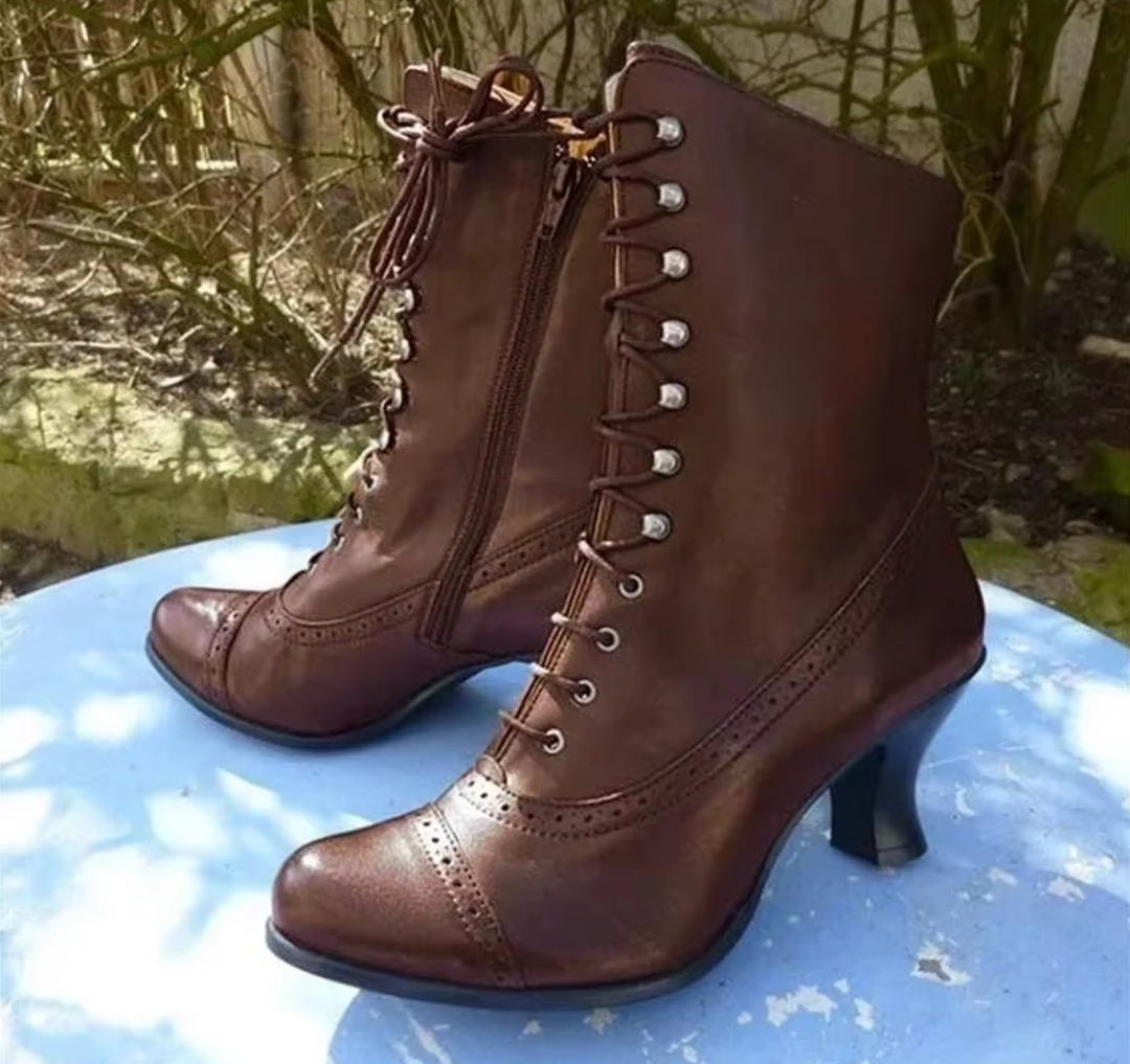 "Bottes en cuir vintage à lacets avec talons, style élégant, bout pointu, couleur marron, pour un look intemporel."