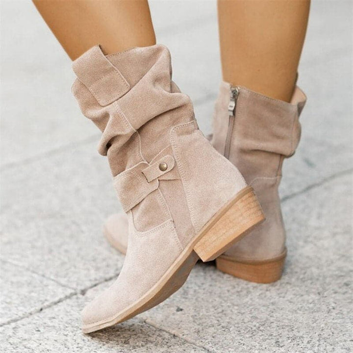 Bottes hautes femme en daim, élégantes et confortables.  Design intemporel.