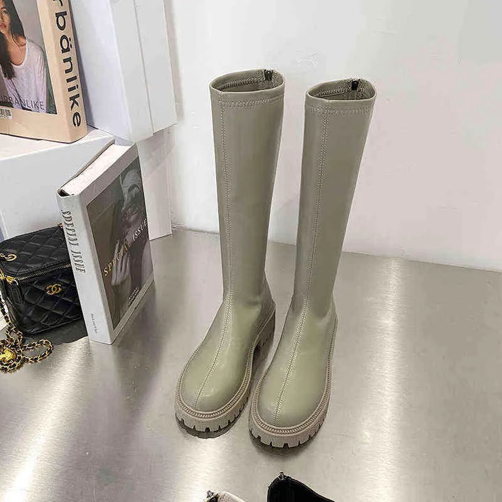 Chaussures bottes imperméables chaudes pour femme, parfaites pour la mode hivernale et le quotidien.