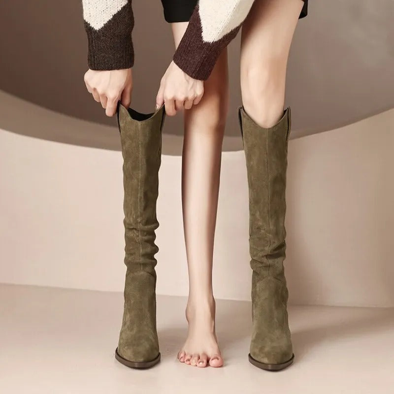 Bottes hautes femme, style élégant et moderne.  Idéales pour toutes occasions.