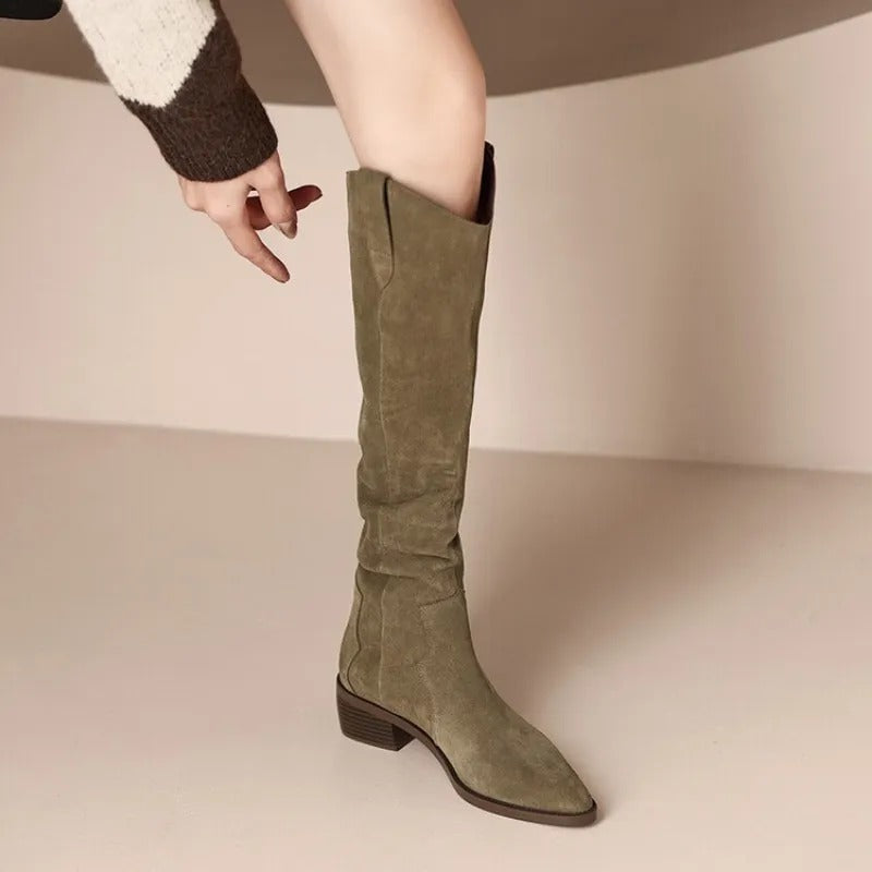 Bottes hautes femme, style élégant et moderne.  Idéales pour toutes occasions.