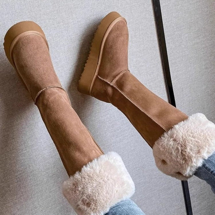 Chaussures mode hiver pour femme: bottes hautes kaki élégantes et confortables. Parfaites pour rester au chaud.