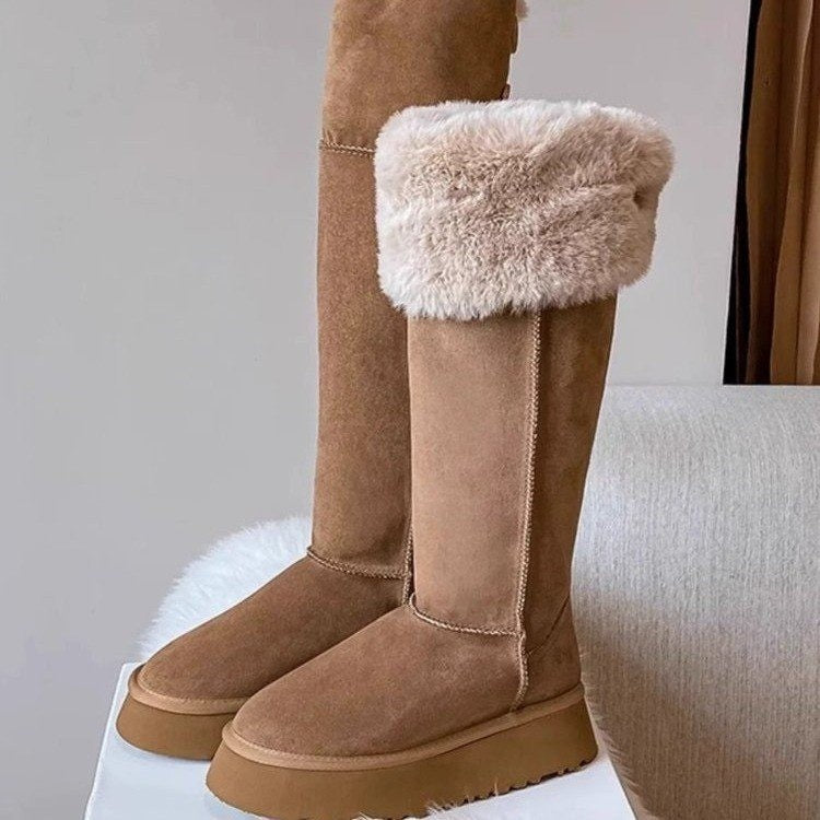 Bottes hautes kaki pour femme, au design élégant et ajusté. Chaussures d'hiver mode, confortables et antidérapantes.