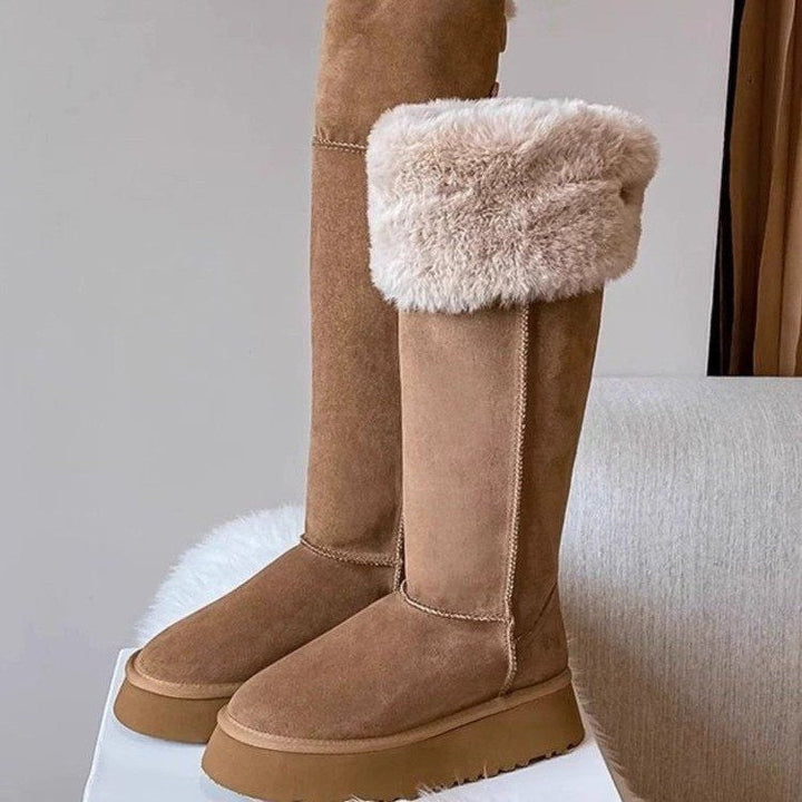 Bottes hautes kaki pour femme, au design élégant et ajusté. Chaussures d'hiver mode, confortables et antidérapantes.