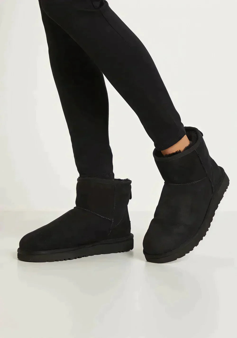 Bottes hiver femme modernes, imperméables, antidérapantes et chaudes pour un style et une protection maximum.