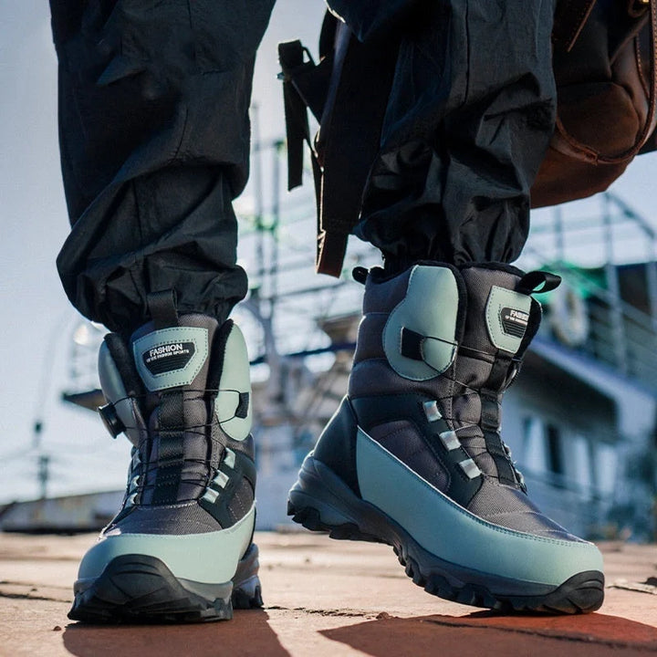 Bottes hiver homme élégantes, avec bouton rotatif, offrant chaleur et protection contre le froid et l'humidité.