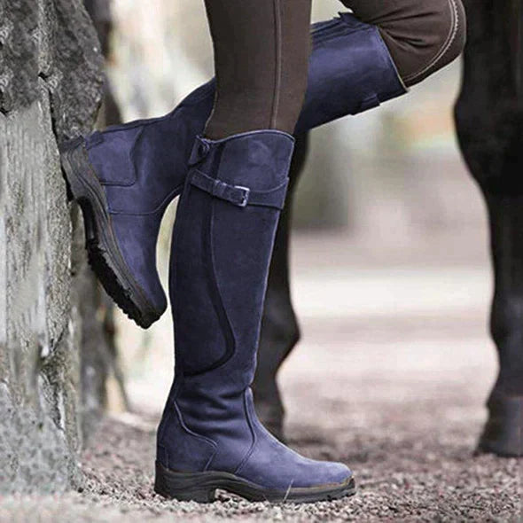 Bottes homme imperméables élégantes et robustes.  Chaussures pour homme, design moderne.
