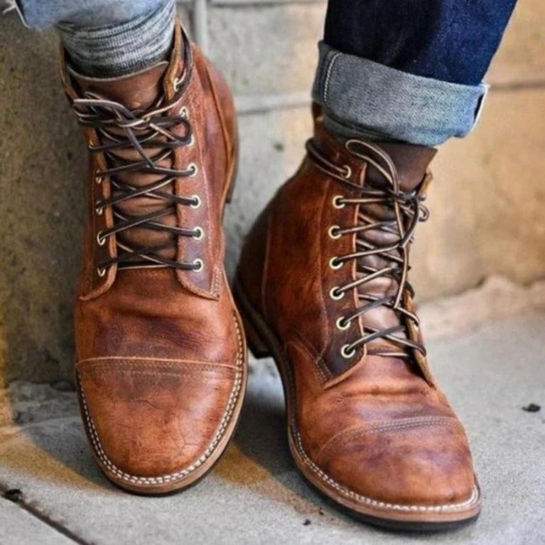 "Bottes homme marron vintage, robustes et élégantes, pour style intemporel et durabilité"