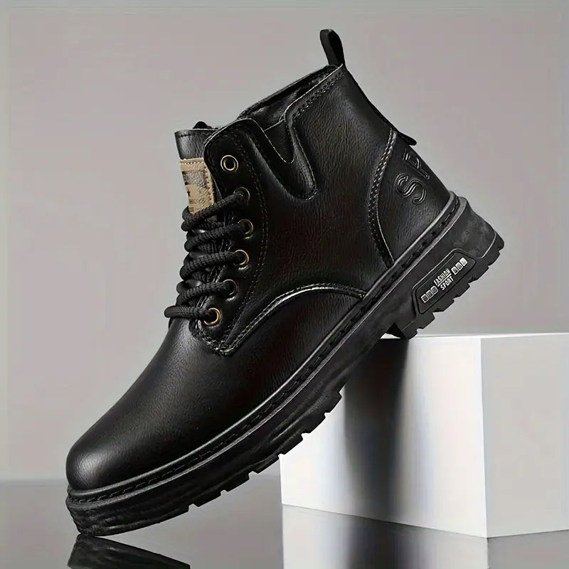 Découvrez ces bottes homme robustes et imperméables, conçues pour le confort et l'aventure, parfaites pour l'hiver.