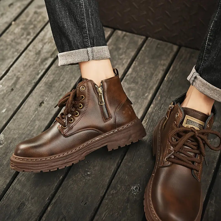 Bottes homme imperméables polyvalentes, conçues pour la ville et les aventures en plein air, robustes et confortables.