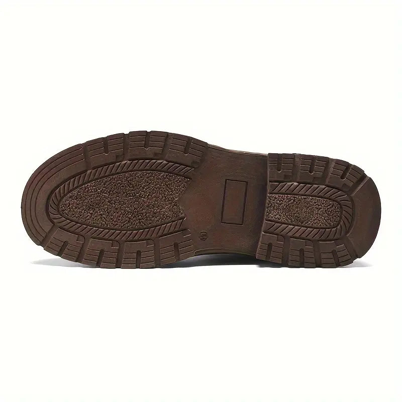 Bottes homme noires durables, imperméables pour protéger vos pieds lors de randonnées ou en ville par mauvais temps.