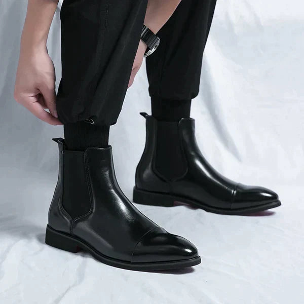 Bottes hommes, modèle noir intemporel, pour un style élégant et quotidien assuré.