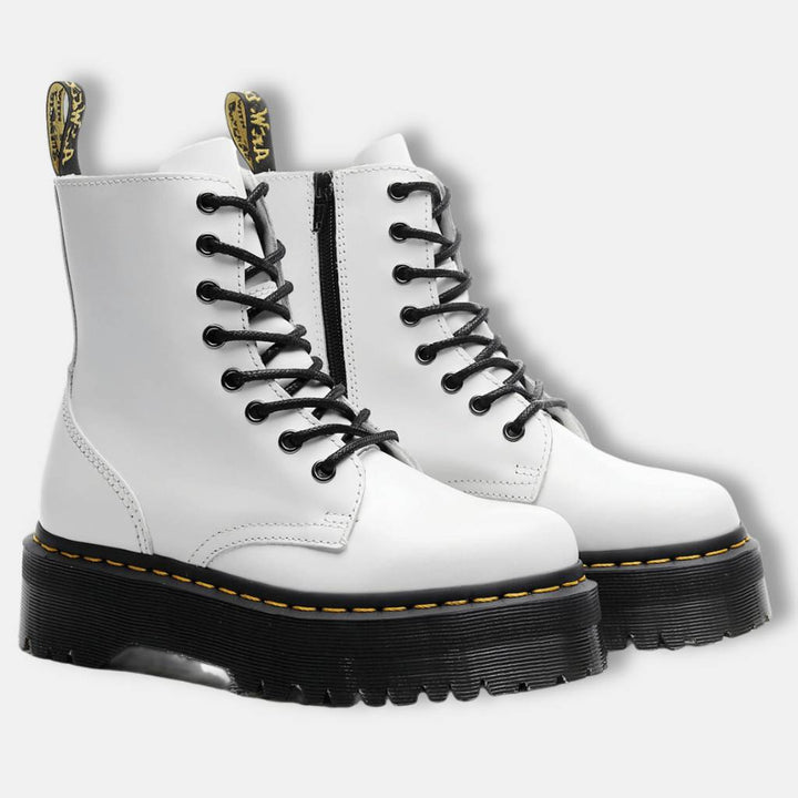 Bottes élégantes noires pour femmes, style moderne et confort durable, idéales automne/hiver.