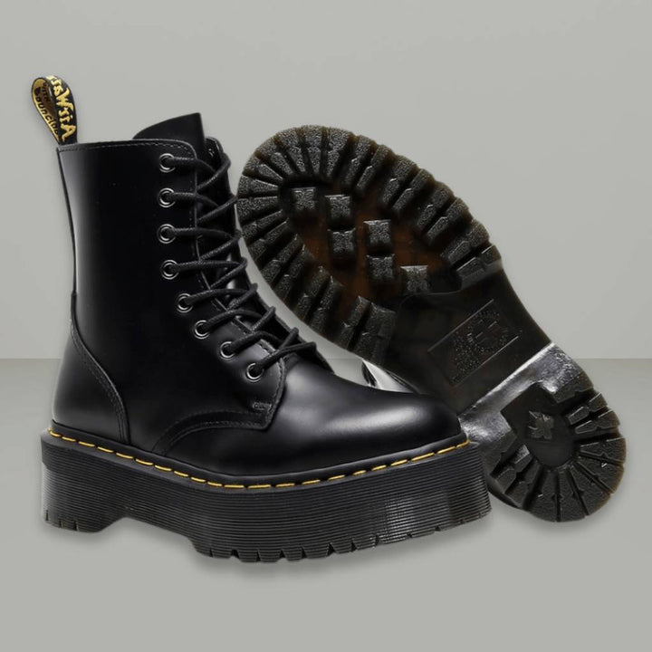 Bottes noires élégantes, mode féminine, parfaites pour le quotidien et les occasions spéciales.