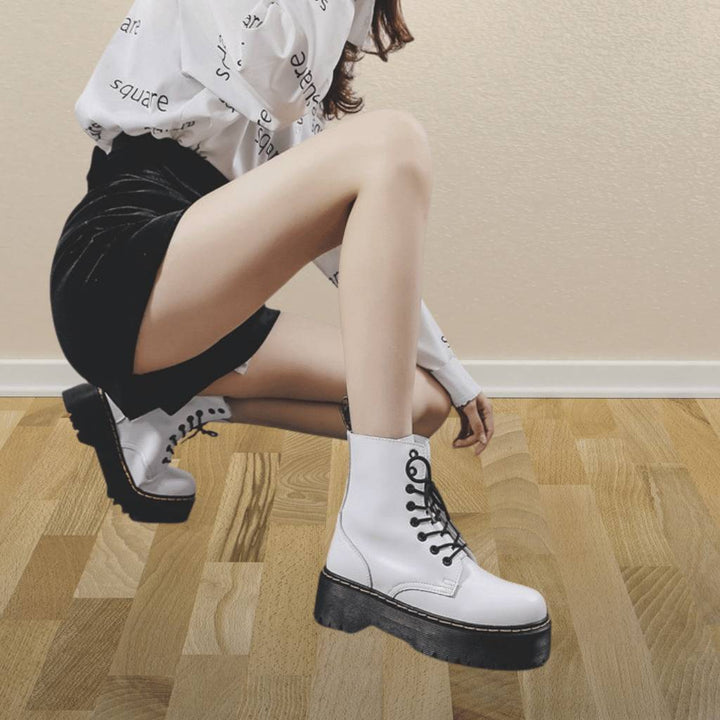 Chaussures polyvalentes pour femmes, bottes confortables, style moderne et chic, toute saison.