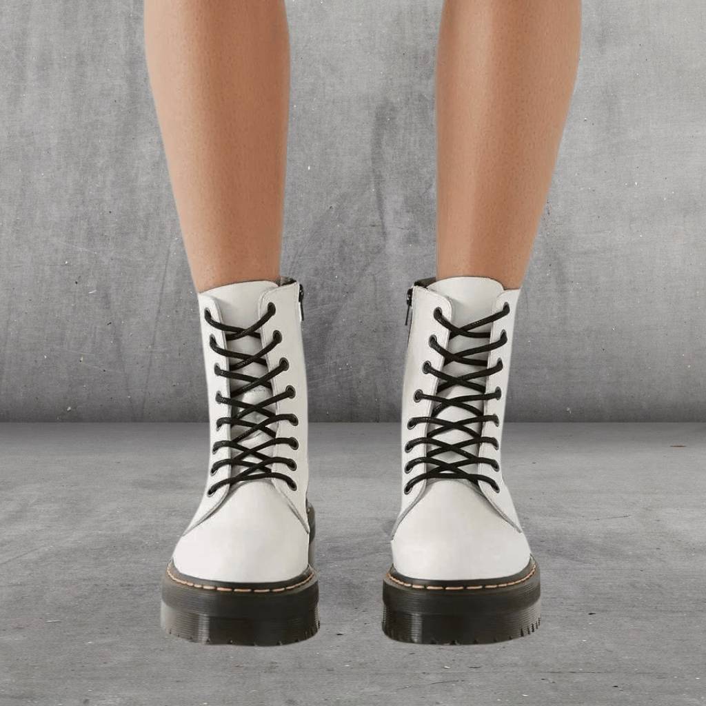 Bottes blanches élégantes, style moderne, polyvalentes pour femmes, confort durable.