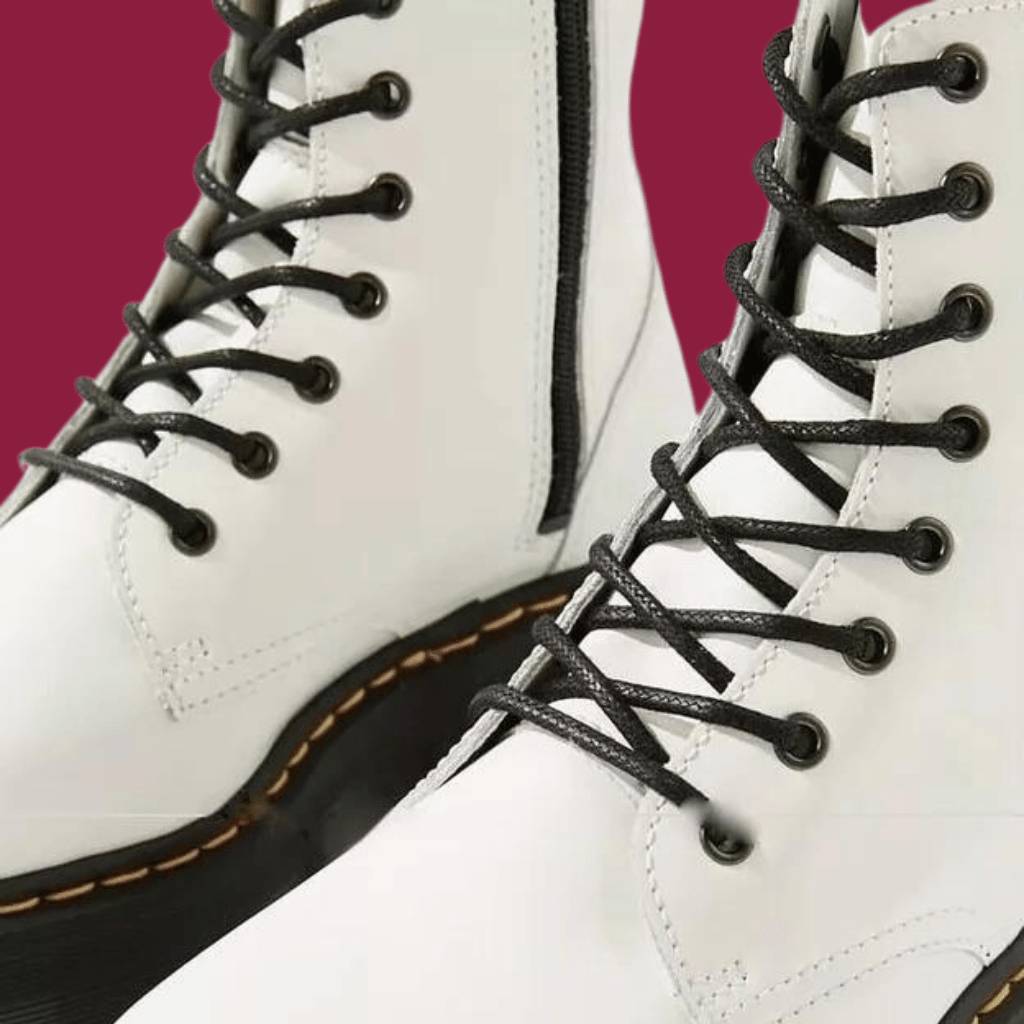 Chaussures élégantes, bottes noires pour femmes, alliant confort et style moderne au quotidien.