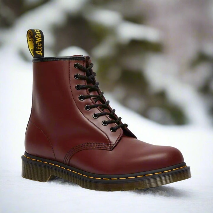 Bottes élégantes à lacets pour femme, semelle crantée robuste, talon plat. Idéales pour le style quotidien automne/hiver.