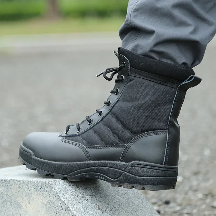Chaussures tactiques militaires unisexes, offrant confort et protection pour les activités de plein air.