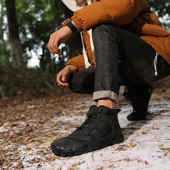 Élégantes bottes hivernales unisexes, montantes et chaudes, offrant protection imperméable et confort pour l'hiver.