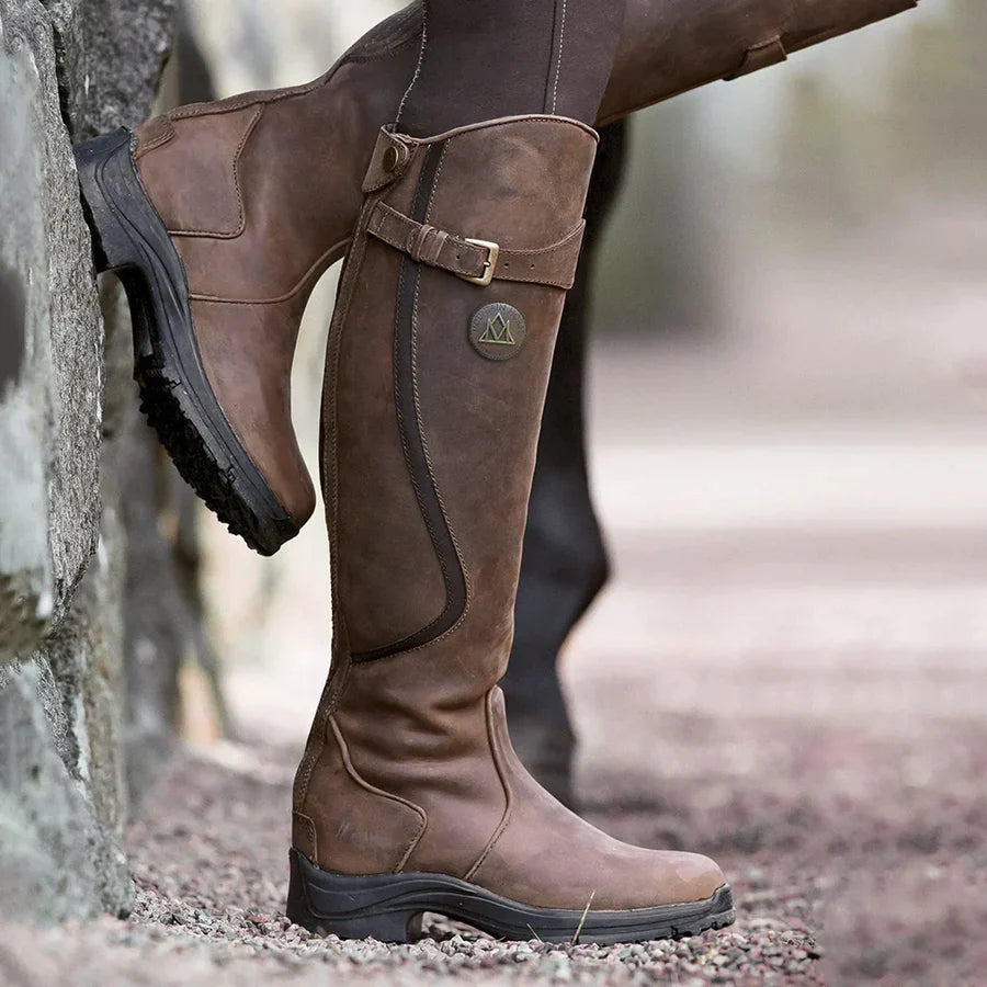 Bottes étanches élégantes pour femmes, idéales pour l'automne et l'hiver, protégeant de la pluie avec style et confort.