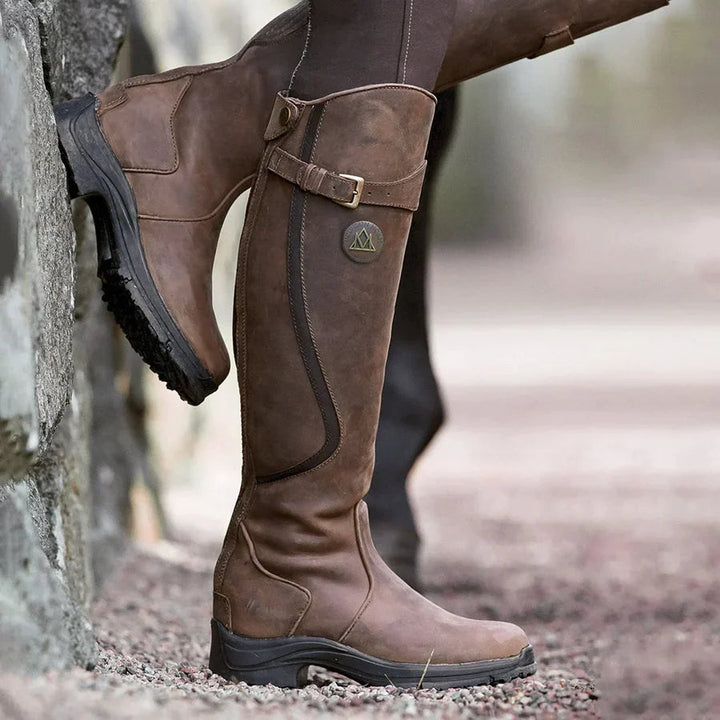 Bottes étanches élégantes pour femmes, idéales pour l'automne et l'hiver, protégeant de la pluie avec style et confort.