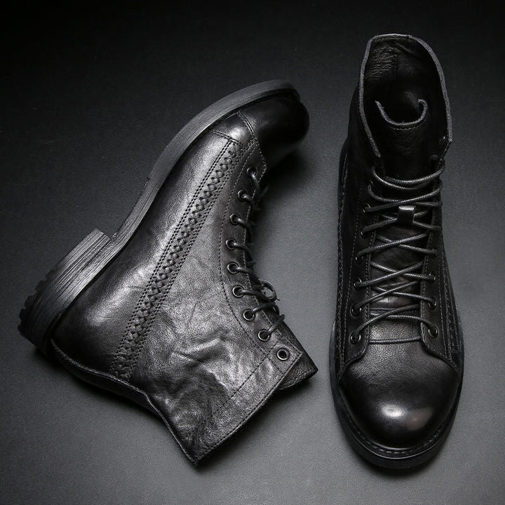 Bottes homme vintage élégantes, cuir robuste pour le look décontracté urbain automne-hiver.
