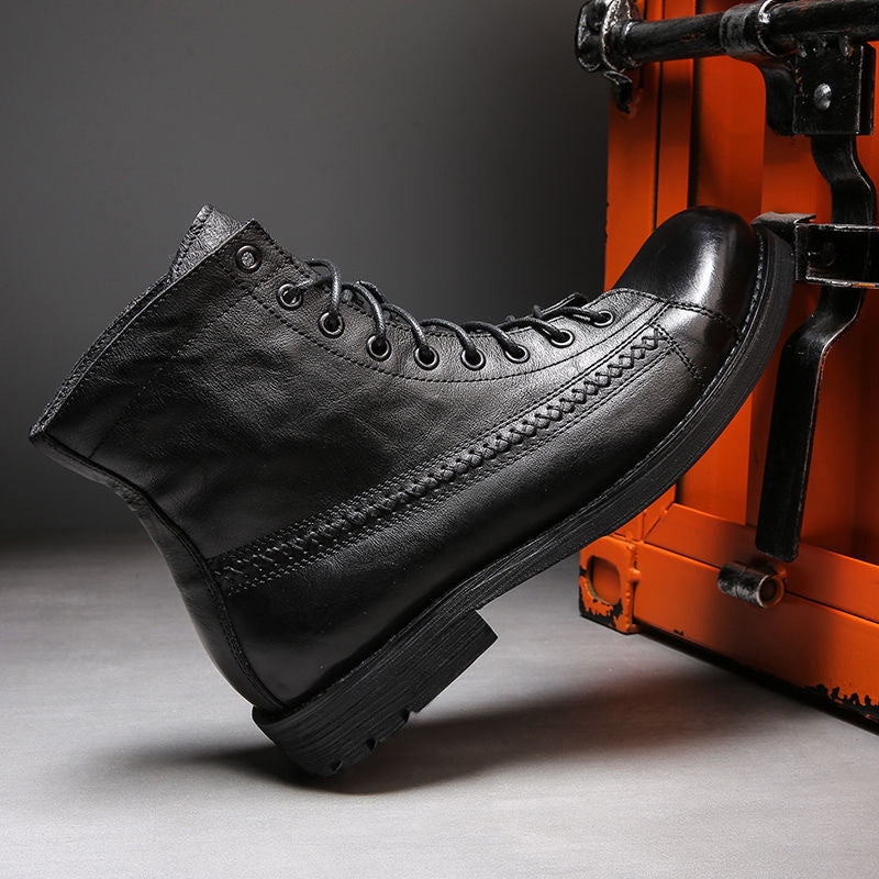 Chaussures montantes vintage pour homme, cuir robuste et élégant, parfaites en ville ou nature.