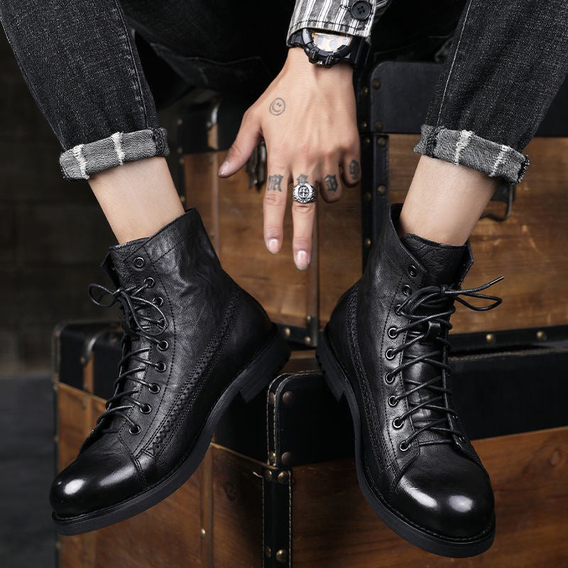 Bottes vintage homme montantes en cuir, style robuste et élégant pour la mode automne-hiver.