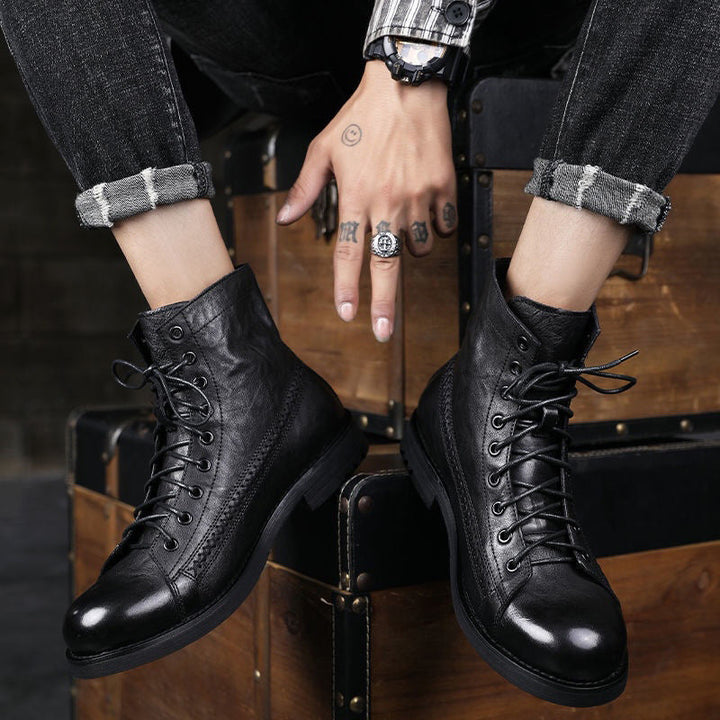 Bottes vintage homme montantes en cuir, style robuste et élégant pour la mode automne-hiver.