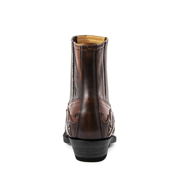 "Bottes western en cuir mi-hautes pour homme, broderies élégantes, bout pointu, talons hauts, style robuste et moderne."