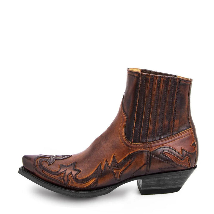 "Bottes western en cuir mi-hautes pour homme, broderies élégantes, bout pointu, talons hauts, style robuste et moderne."