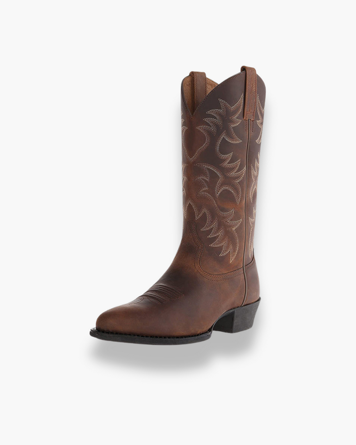 Bottes western femme élégantes avec coutures apparentes, design travaillé et coupe féminine, marron cuir authentique.