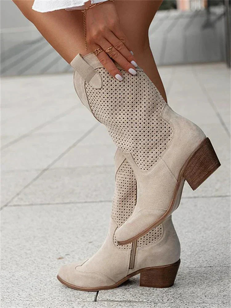 Bottes western femme en cuir perforé.  Style élégant et confortable, bout pointu, talon bloc.