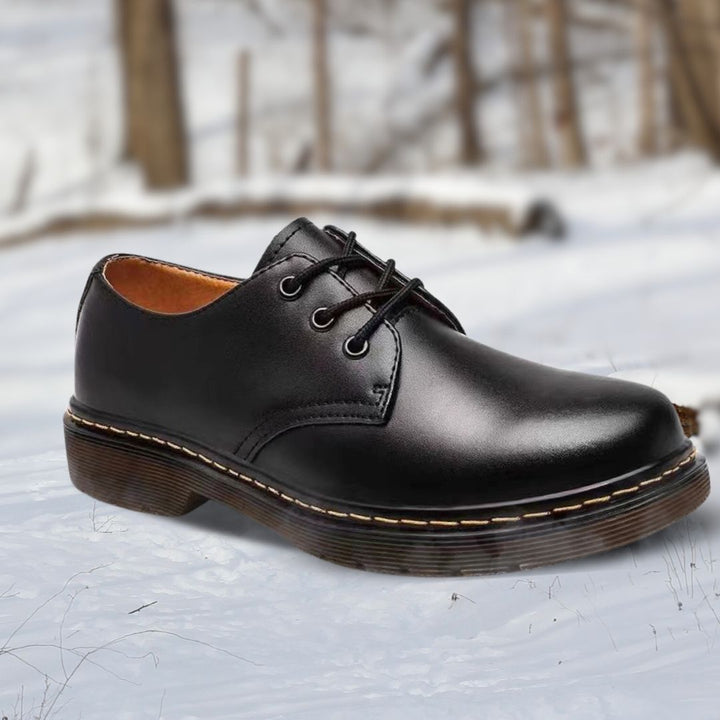"Bottines basses en cuir élégant pour hommes, confortables et stylées, disponibles en plusieurs couleurs."
