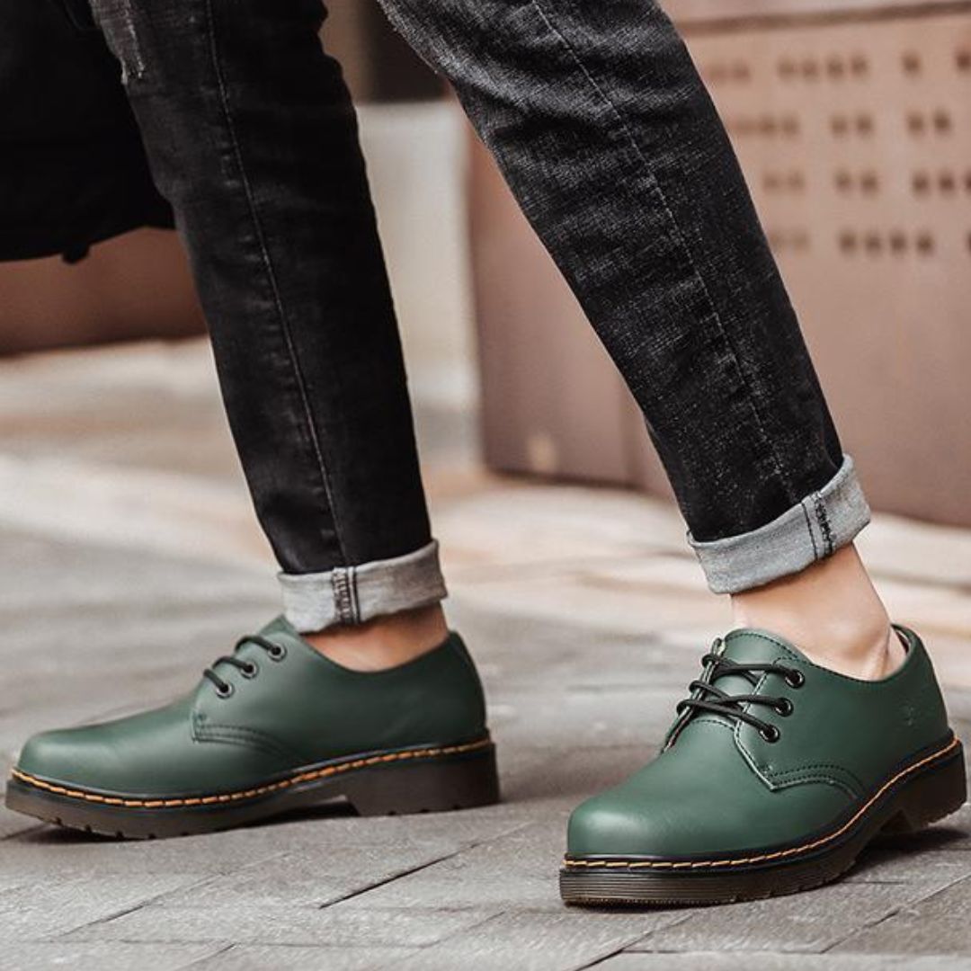 "Bottines basses en cuir élégant pour hommes, confortables et stylées, disponibles en plusieurs couleurs."