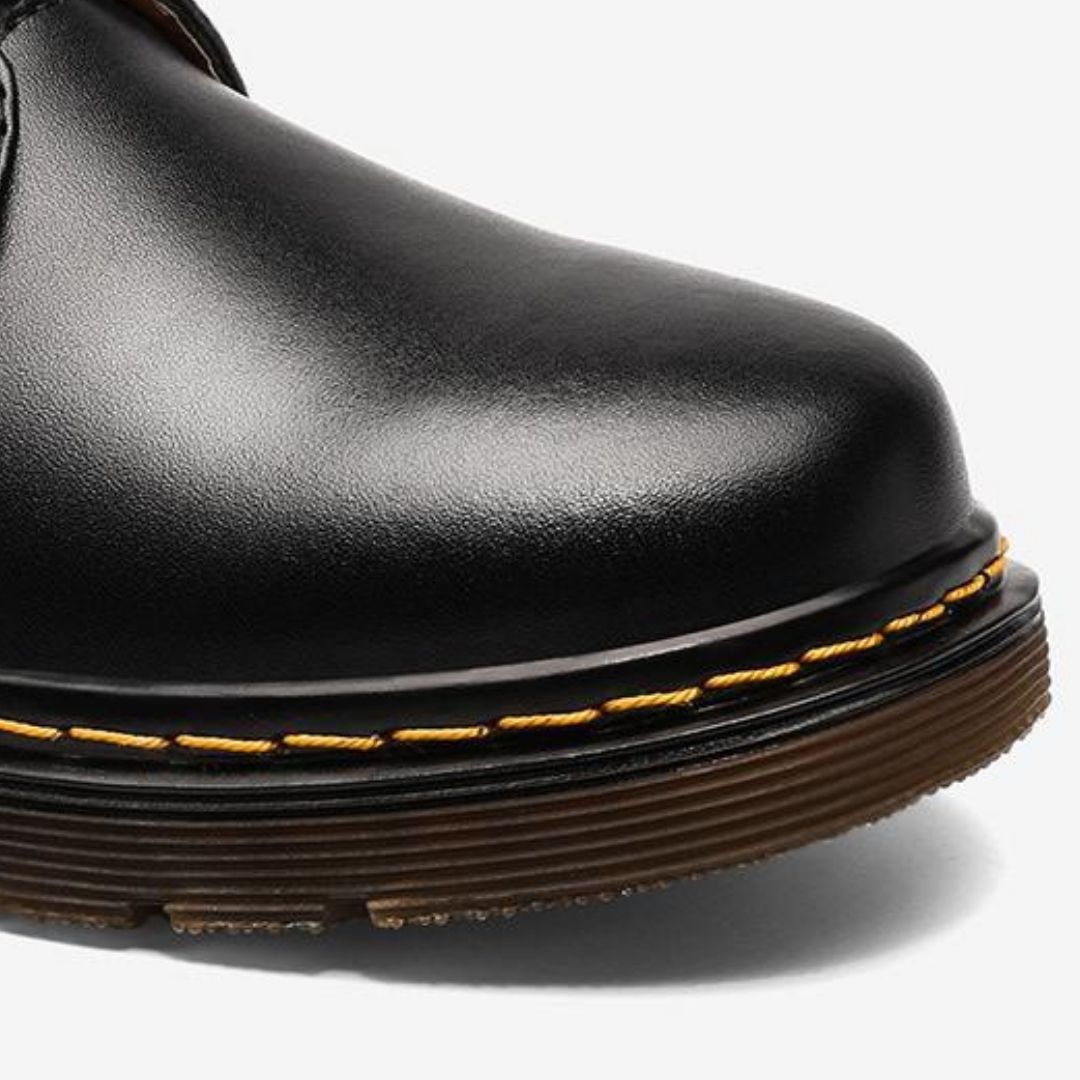 "Bottines basses en cuir élégant pour hommes, confortables et stylées, disponibles en plusieurs couleurs."