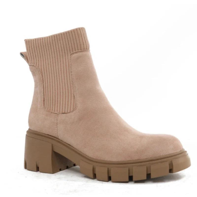 Bottines Chelsea femme en daim, élégantes et confortables, idéales pour l'automne-hiver.