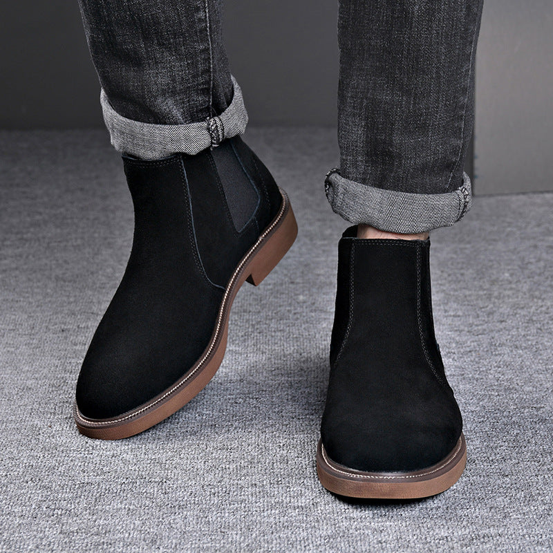 Bottines Chelsea homme noires élégantes et décontractées. Idéales pour un style urbain confortable.