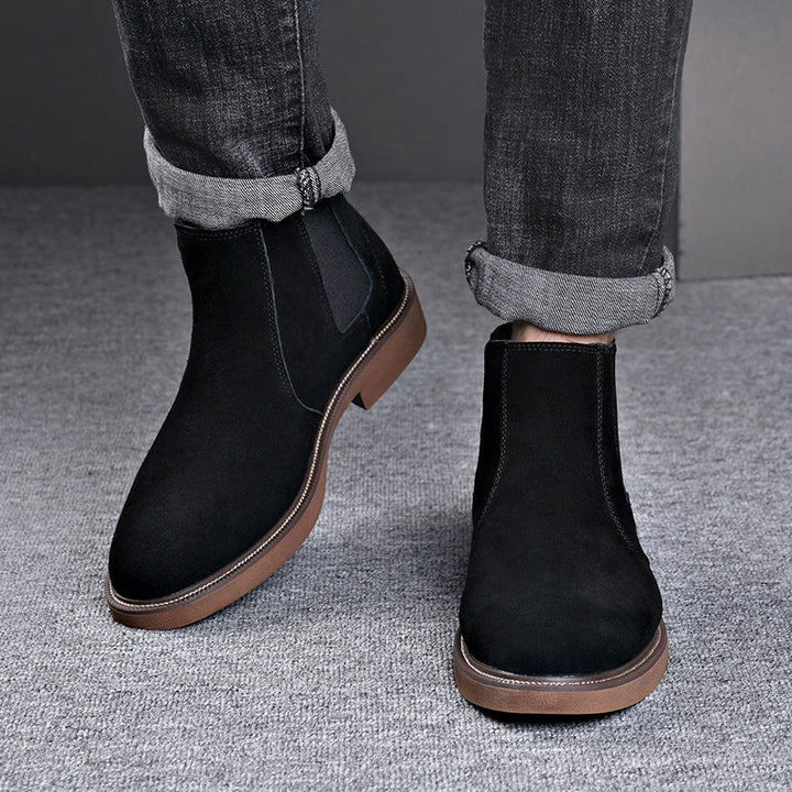 Bottines Chelsea homme noires élégantes et décontractées. Idéales pour un style urbain confortable.