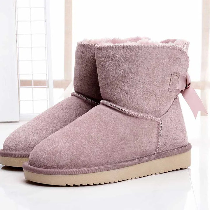 Bottines fourrées femme en daim, idéales pour l'hiver froid. Gardent les pieds au chaud avec un confort optimal.