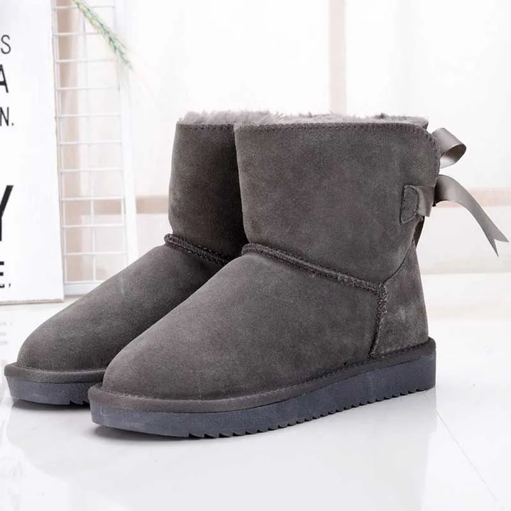 Semelle antidérapante des bottines d'hiver en daim et fourrure. Conçues pour une adhérence maximale sur neige.
