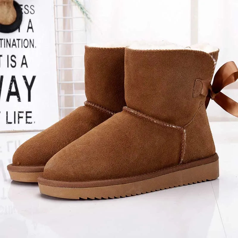 Bottines chaudes en daim et fourrure pour femmes. Un choix élégant et confortable pour les journées d'hiver.