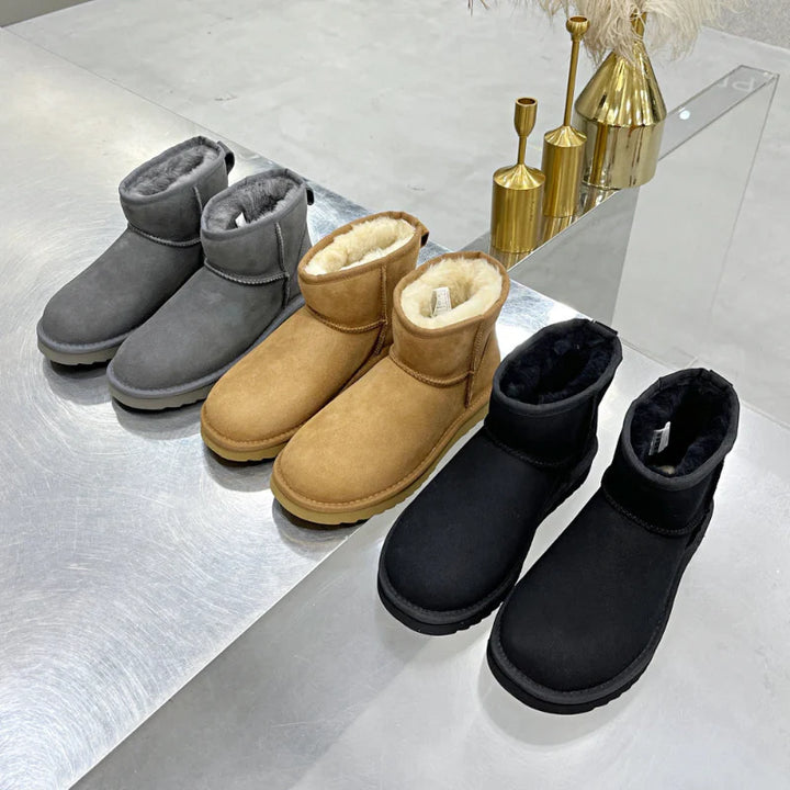 Bottines d'hiver femme en daim marron, robustes et élégantes, offrant chaleur et protection contre le froid.