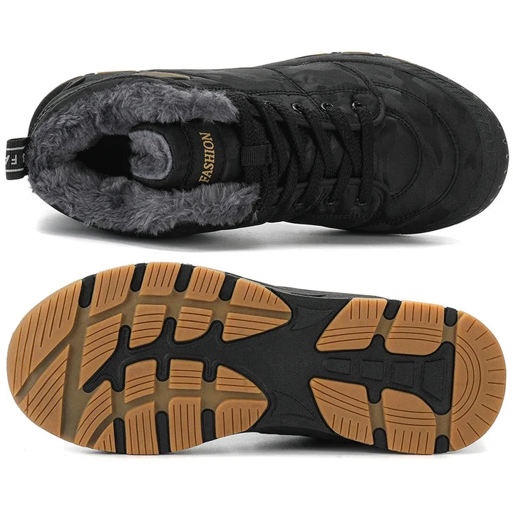 Bottes d'hiver confortables et antidérapantes pour hommes, parfaites pour la marche en extérieur sous la neige.