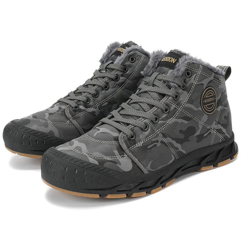 Chaussures d'hiver robustes et imperméables pour hommes, conçues pour la neige, le froid et les activités extérieures.