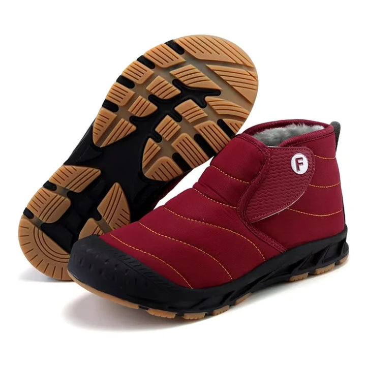 Bottines fourrées et chaudes, imperméables et antidérapantes, essentielles pour affronter l'hiver rigoureux.