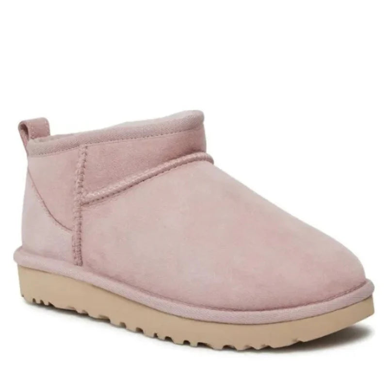 Bottines femme chaudes et confortables, vue de face, en suédine, idéales pour affronter l'hiver.